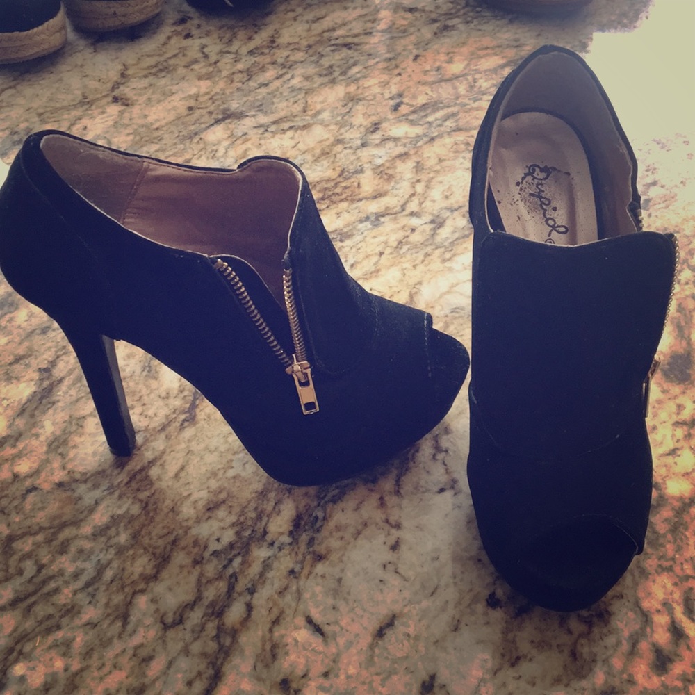 Qupid zip up booties